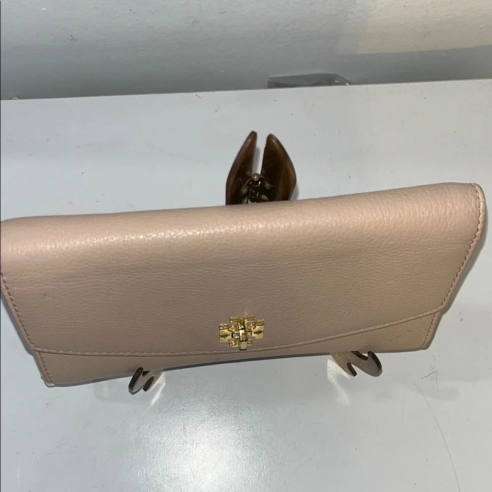 TORY BURCH PINK PEBBLED LEATHER WALLET WITH FLAP CLOSURE